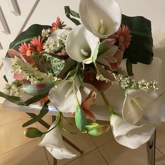 Elegant Floral Assortment - Picture 5 of 9